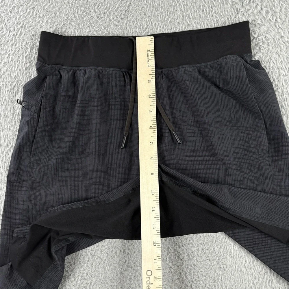 Lululemon Pace Breaker Shorts Mens Small Athletic Gym‎ Drawstring Lined Pocket